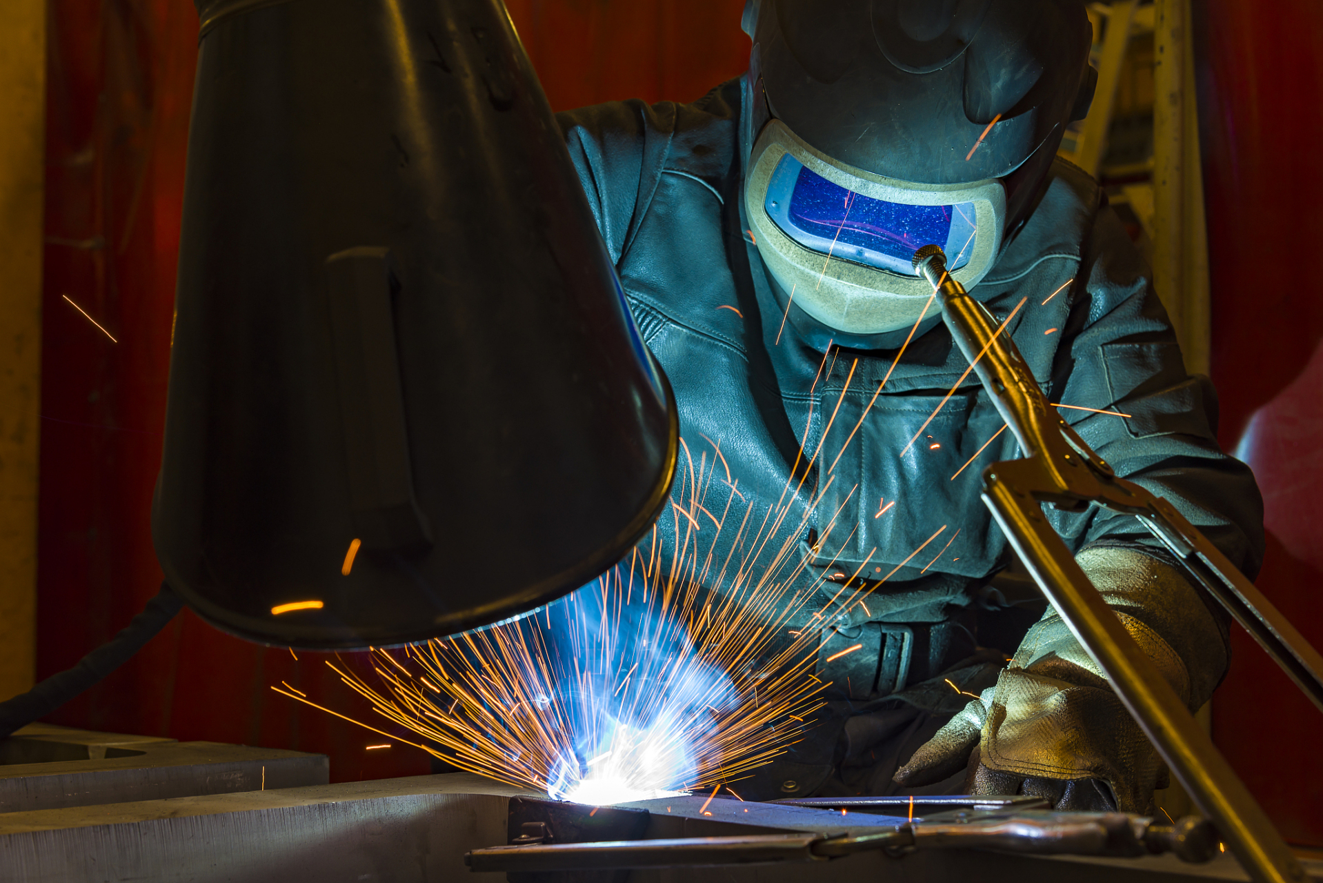 激光熱處理系統(tǒng)工作原理(圖1) 激光熱處理系統(tǒng)工作原理(圖1)